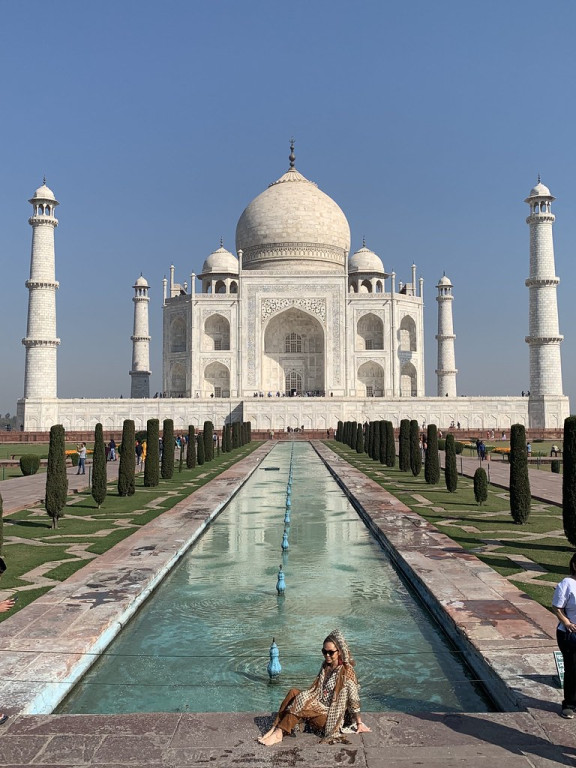here the Taj Mahal, one of the wonders of the world (sm)…