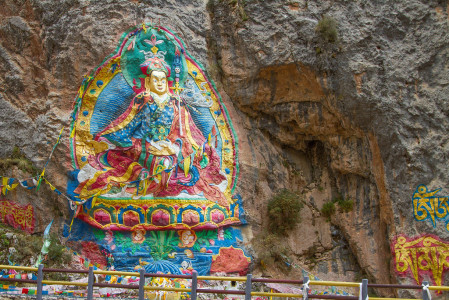 We'll never be short of things to see - here a wall mural in Stone Buddha Gorge...